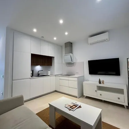 New Casa Raton Central, Pool, Wifi, Parking, Evcharger Daire