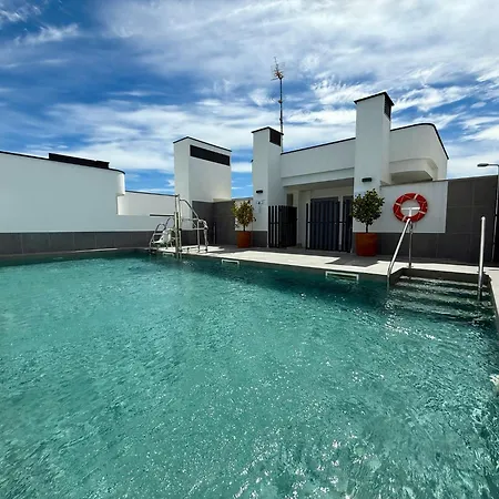 New Casa Raton Central, Pool, Wifi, Parking, Evcharger Daire
